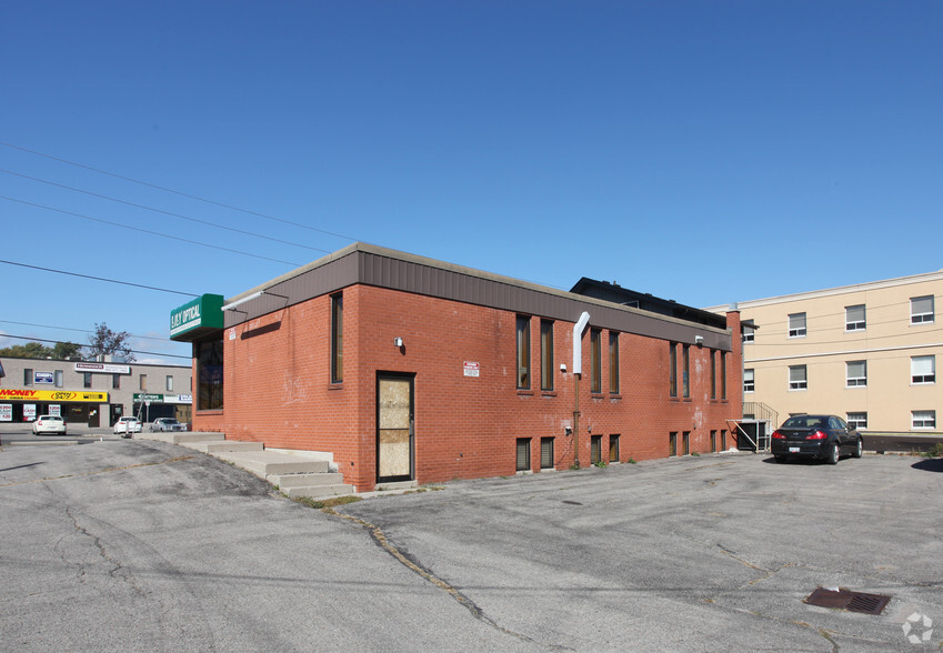 349 King St W, Oshawa, ON en venta - Foto del edificio - Imagen 2 de 9