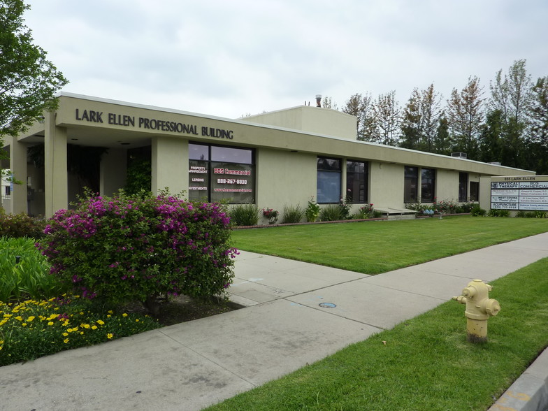 855 N Lark Ellen Ave, West Covina, CA en alquiler - Foto del edificio - Imagen 1 de 8