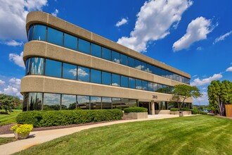 2707 Butterfield Rd, Oak Brook, IL en alquiler Foto del edificio- Imagen 2 de 3