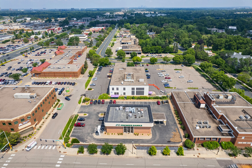 500 W 98th St, Bloomington, MN en alquiler - Foto del edificio - Imagen 3 de 15