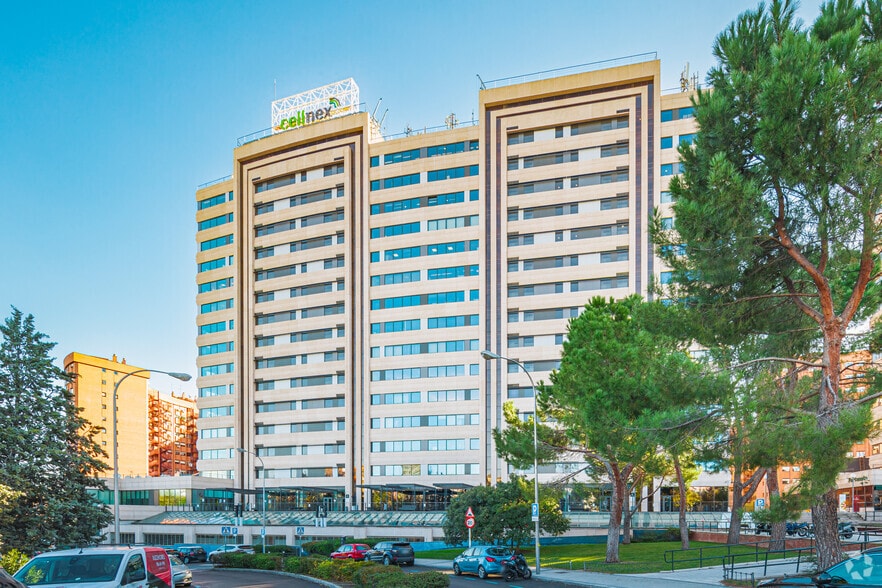 Calle de Juan Esplandiú, 11-13, Madrid, Madrid en alquiler - Foto del edificio - Imagen 3 de 4