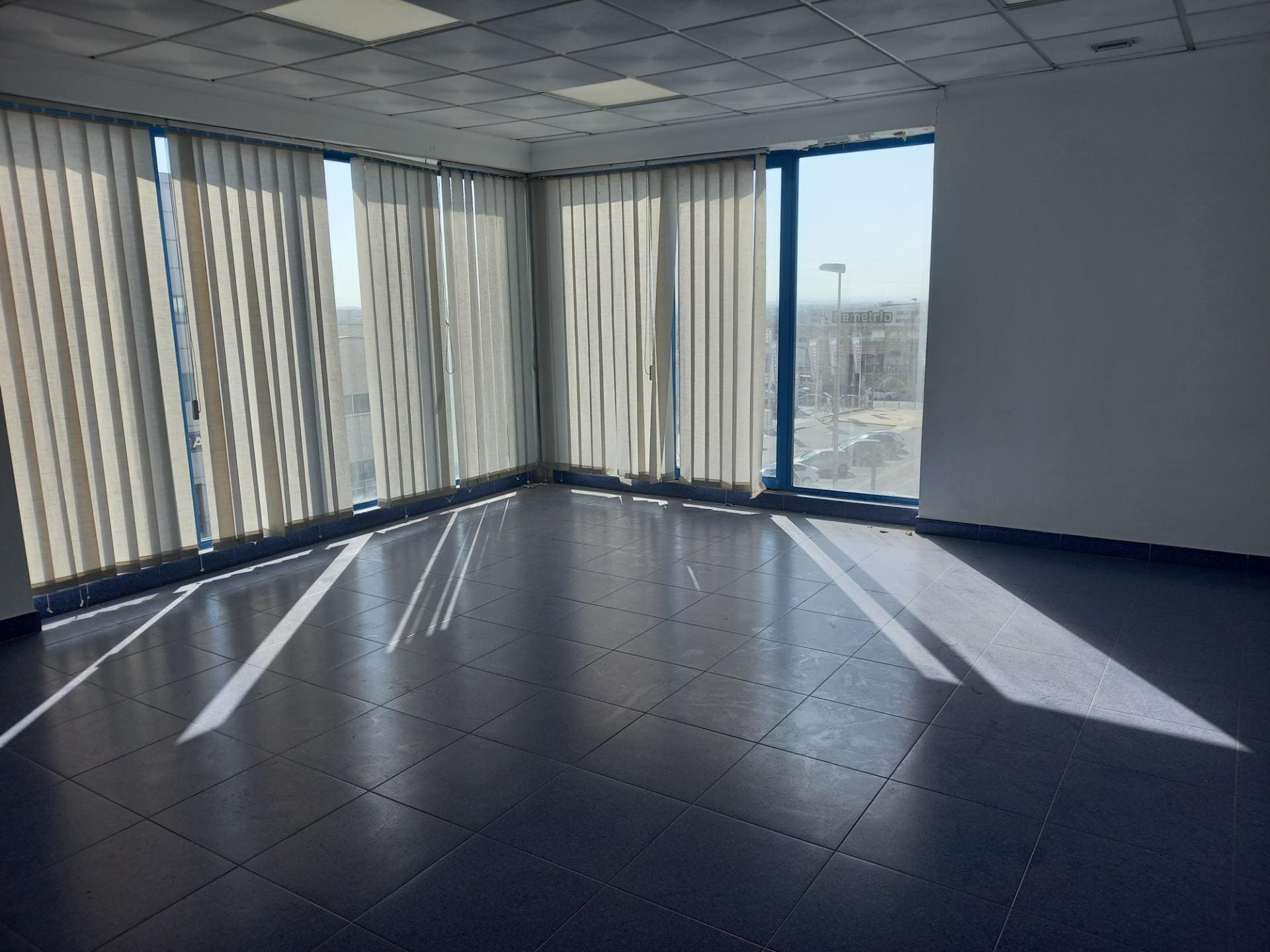 Local en Elche, Alicante en alquiler Foto del edificio- Imagen 1 de 9