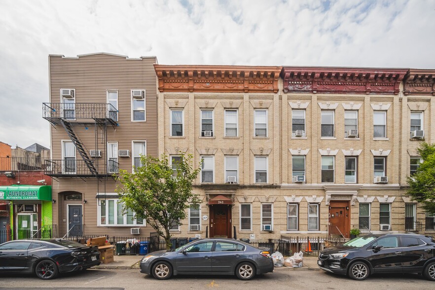 262 Withers St, Brooklyn, NY en venta - Foto del edificio - Imagen 1 de 8