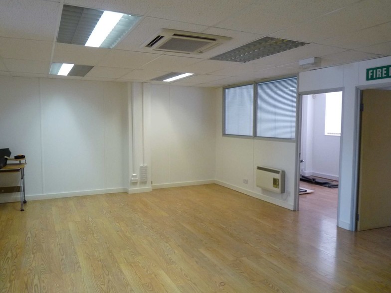 Lawrence Rd, Hounslow en venta - Foto del edificio - Imagen 3 de 10