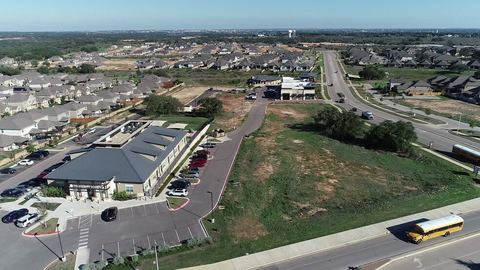 Oak Run Pkwy & Geneva St, New Braunfels, TX en alquiler - Vídeo de anuncio comercial - Imagen 2 de 21