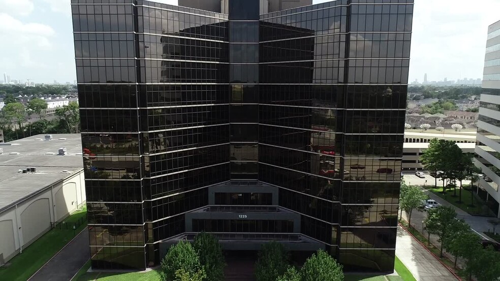 1225 N Loop Fwy W, Houston, TX en alquiler - Vídeo de anuncio comercial - Imagen 3 de 18