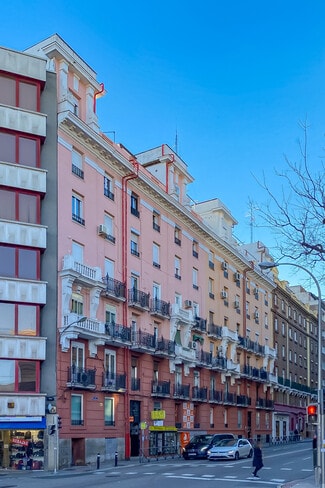 Más detalles de Calle de Cartagena, 110, Madrid - Edificio residencial​ en venta