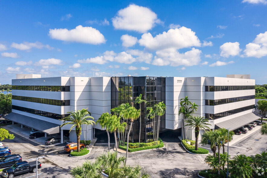 7777 Glades Rd, Boca Raton, FL en alquiler - Foto del edificio - Imagen 2 de 13