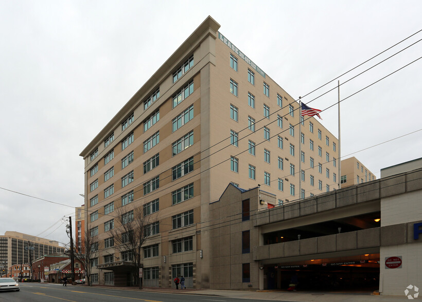 8120 Woodmont Ave, Bethesda, MD en alquiler - Foto del edificio - Imagen 2 de 11