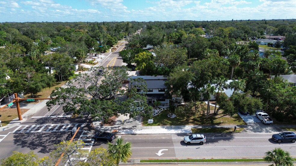 1122 Omaha St, Palm Harbor, FL en venta - Vista aérea - Imagen 3 de 48