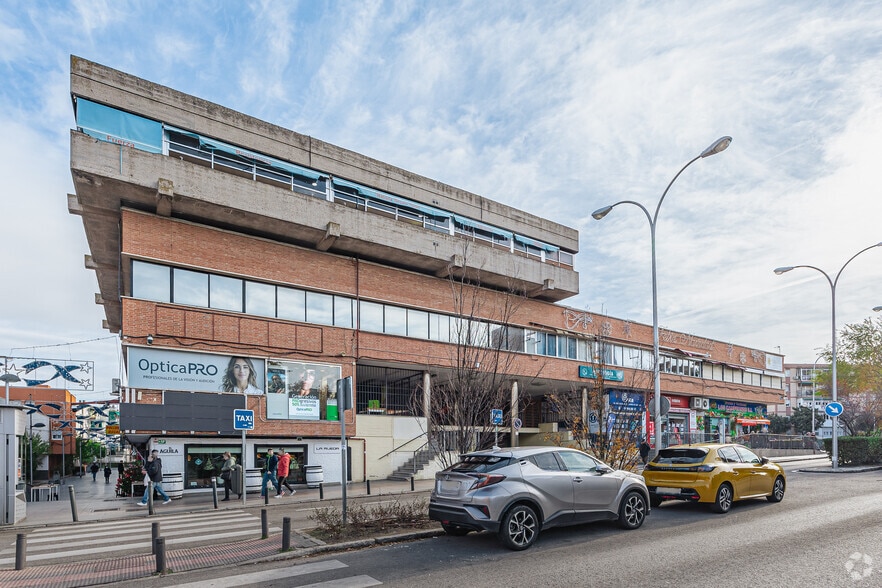 Calle de Oliva de Plasencia, 1, Madrid, Madrid en venta - Foto principal - Imagen 1 de 1