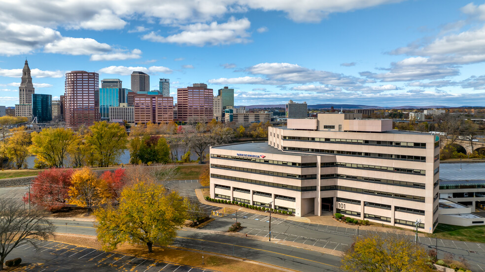 101 E River Dr, East Hartford, CT en alquiler - Foto del edificio - Imagen 3 de 18