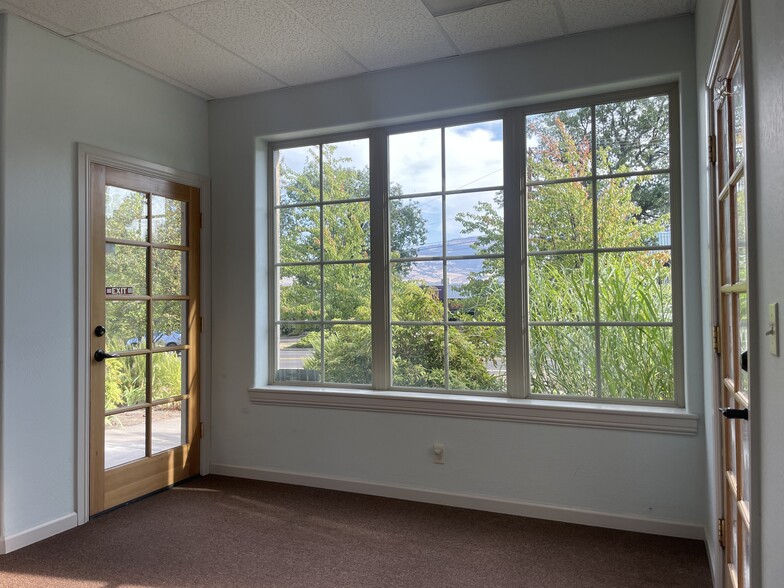 1630 Siskiyou Blvd, Ashland, OR en alquiler - Foto del interior - Imagen 3 de 17