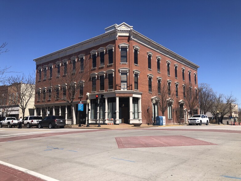 235 E High St, Jefferson City, MO en alquiler - Foto del edificio - Imagen 1 de 18