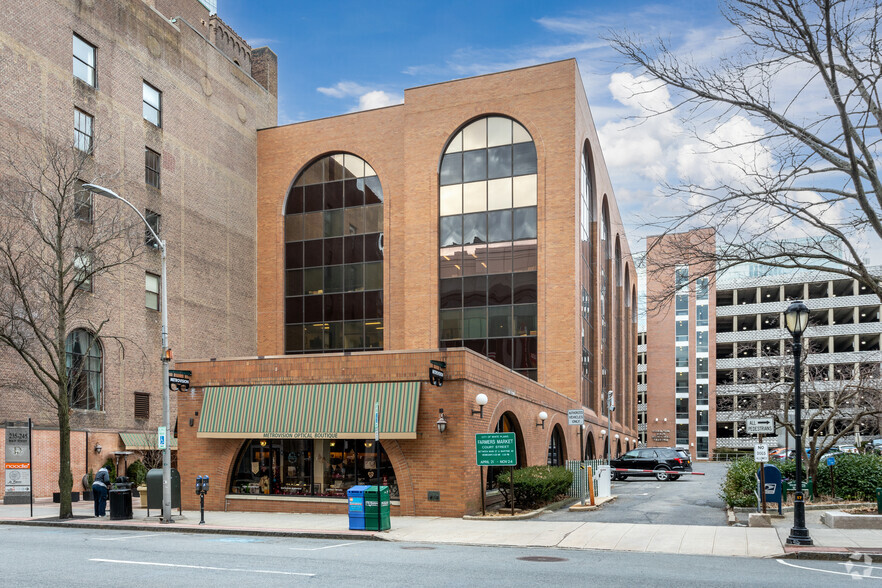 235-245 Main St, White Plains, NY en alquiler - Foto del edificio - Imagen 1 de 12