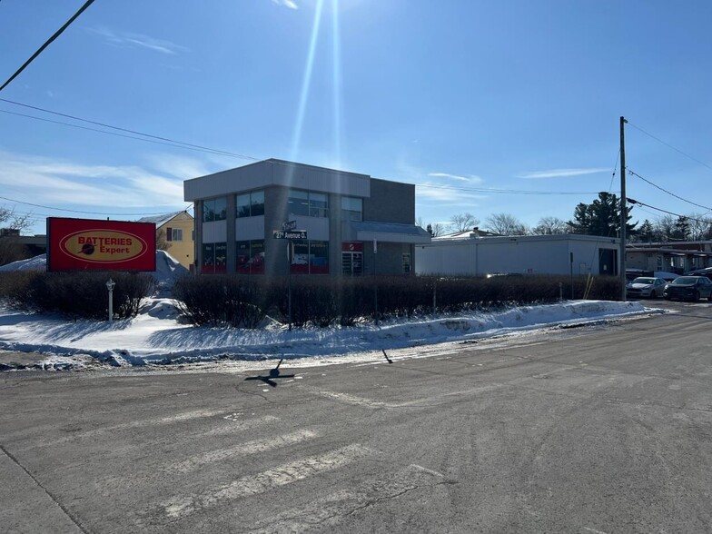 2 27e Av O, Blainville, QC en venta - Foto principal - Imagen 1 de 4