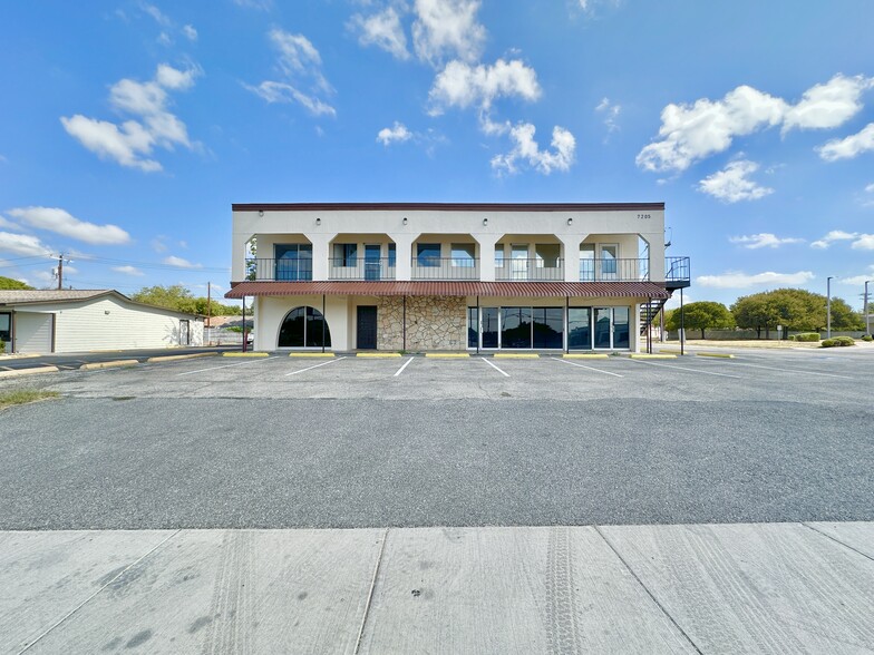 7205 Bandera Rd, San Antonio, TX en alquiler - Foto del edificio - Imagen 1 de 27