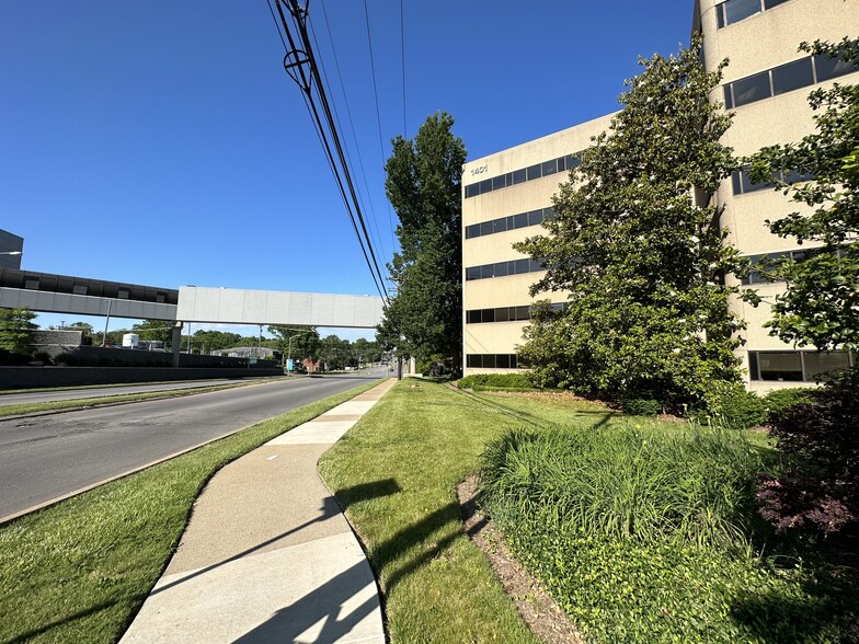 1401 Harrodsburg Rd, Lexington, KY en alquiler - Foto del edificio - Imagen 3 de 24