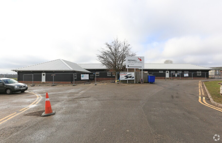 Kings Mill Ln, Redhill en alquiler - Foto del edificio - Imagen 2 de 4