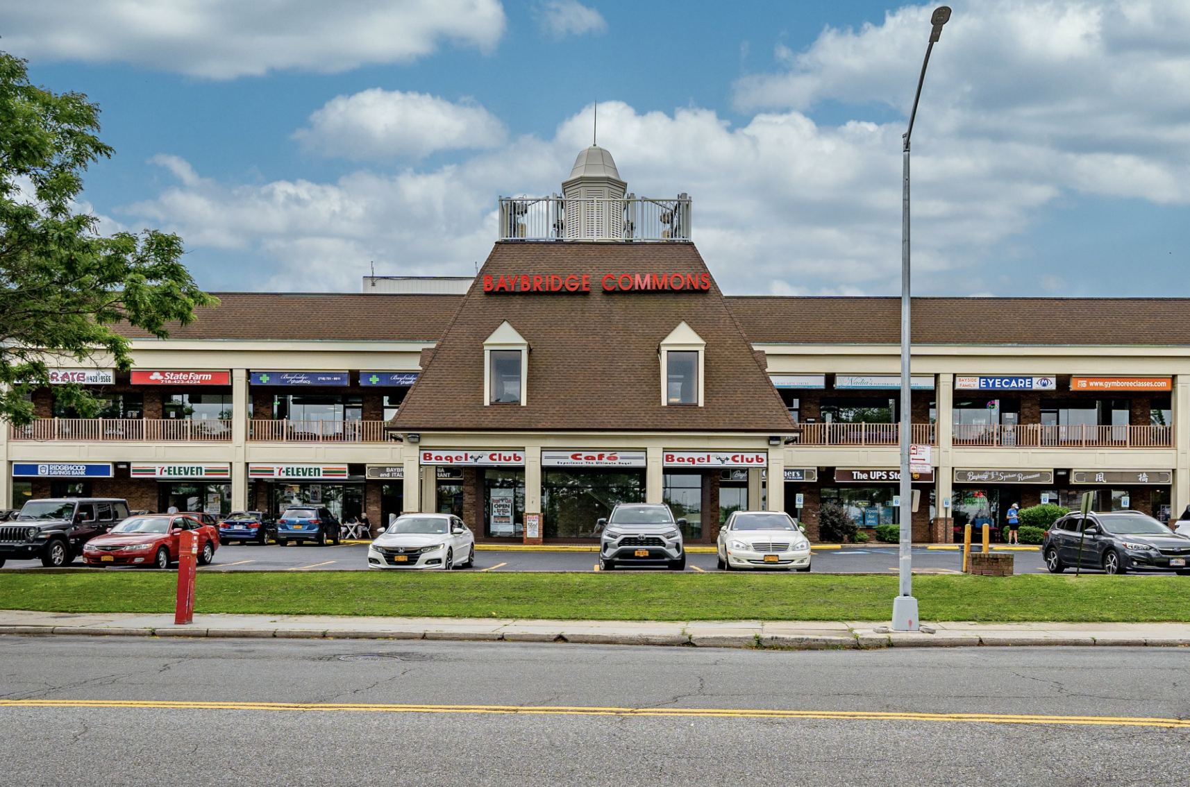 208-02 Cross Island Pky, Bayside, NY en alquiler Foto del edificio- Imagen 1 de 9