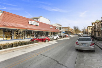 111-123 Jefferson Ave, Naperville, IL en alquiler Foto del edificio- Imagen 1 de 14