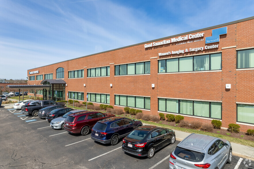 15 Roche Brothers Way, North Easton, MA en alquiler - Foto del edificio - Imagen 3 de 8