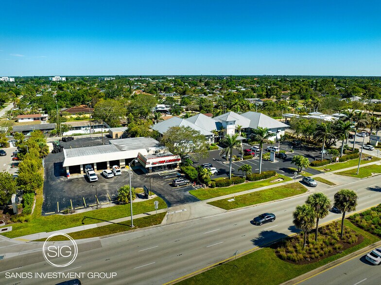 Sandalwood Square Center & Tire Kingdom cartera de 2 inmuebles en venta en LoopNet.es - Foto del edificio - Imagen 1 de 7