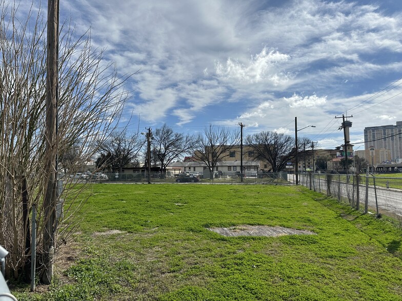 111 Brooklyn ave, San Antonio, TX en alquiler - Foto del edificio - Imagen 2 de 3