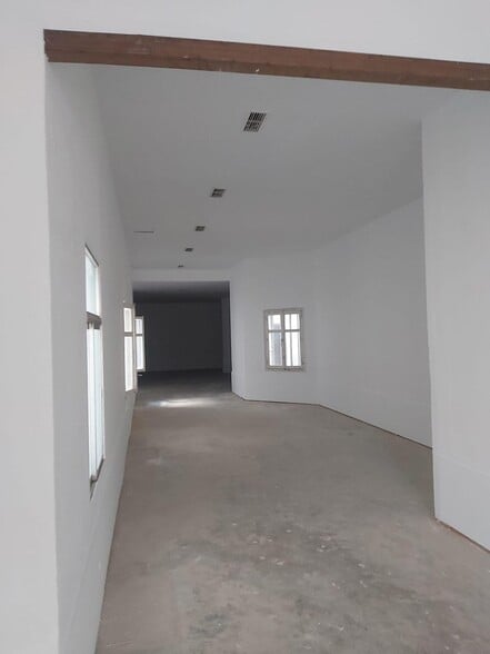 Local en Cáceres en venta - Foto del edificio - Imagen 2 de 5