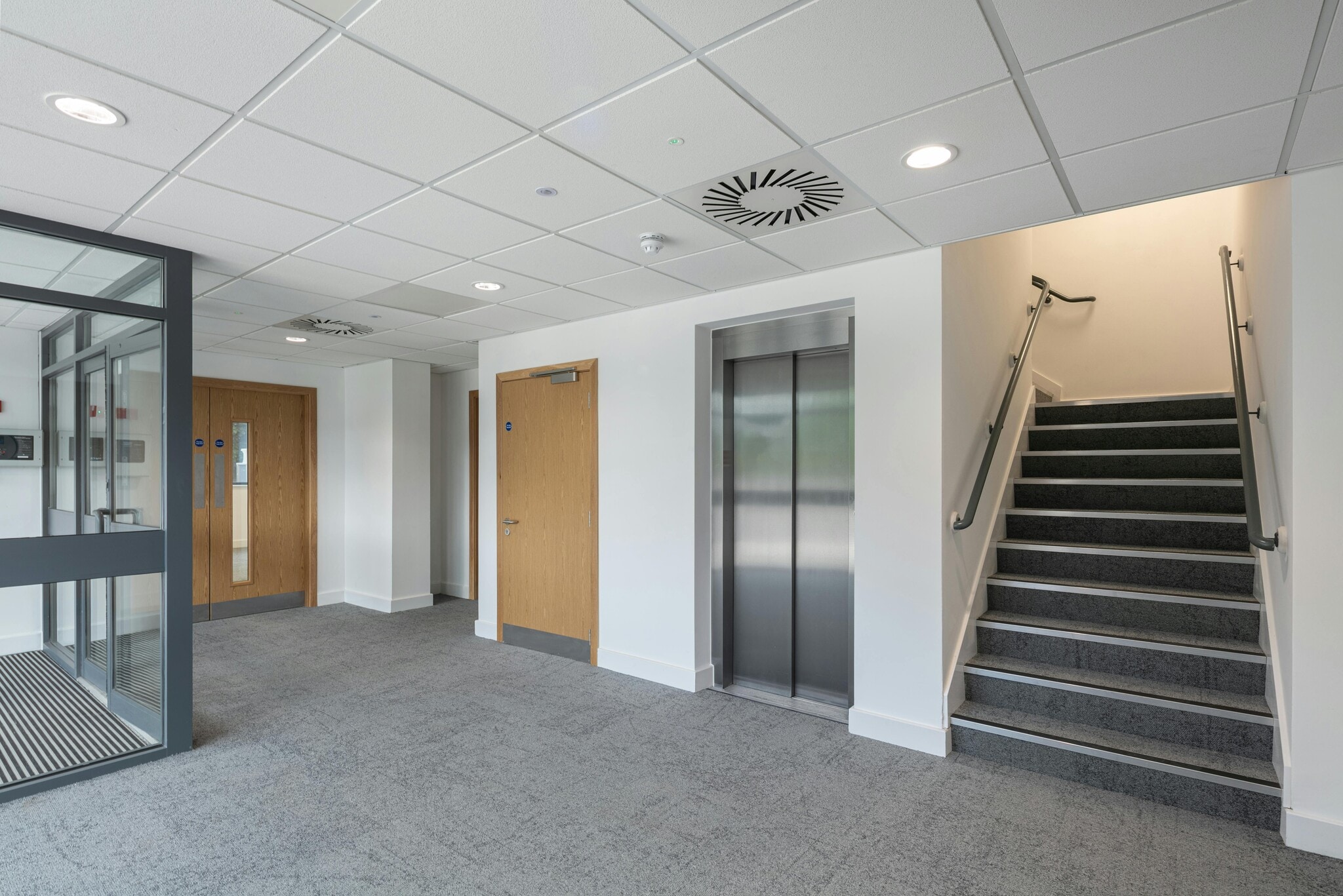 93 George Richards Way, Altrincham en alquiler Foto del edificio- Imagen 1 de 15