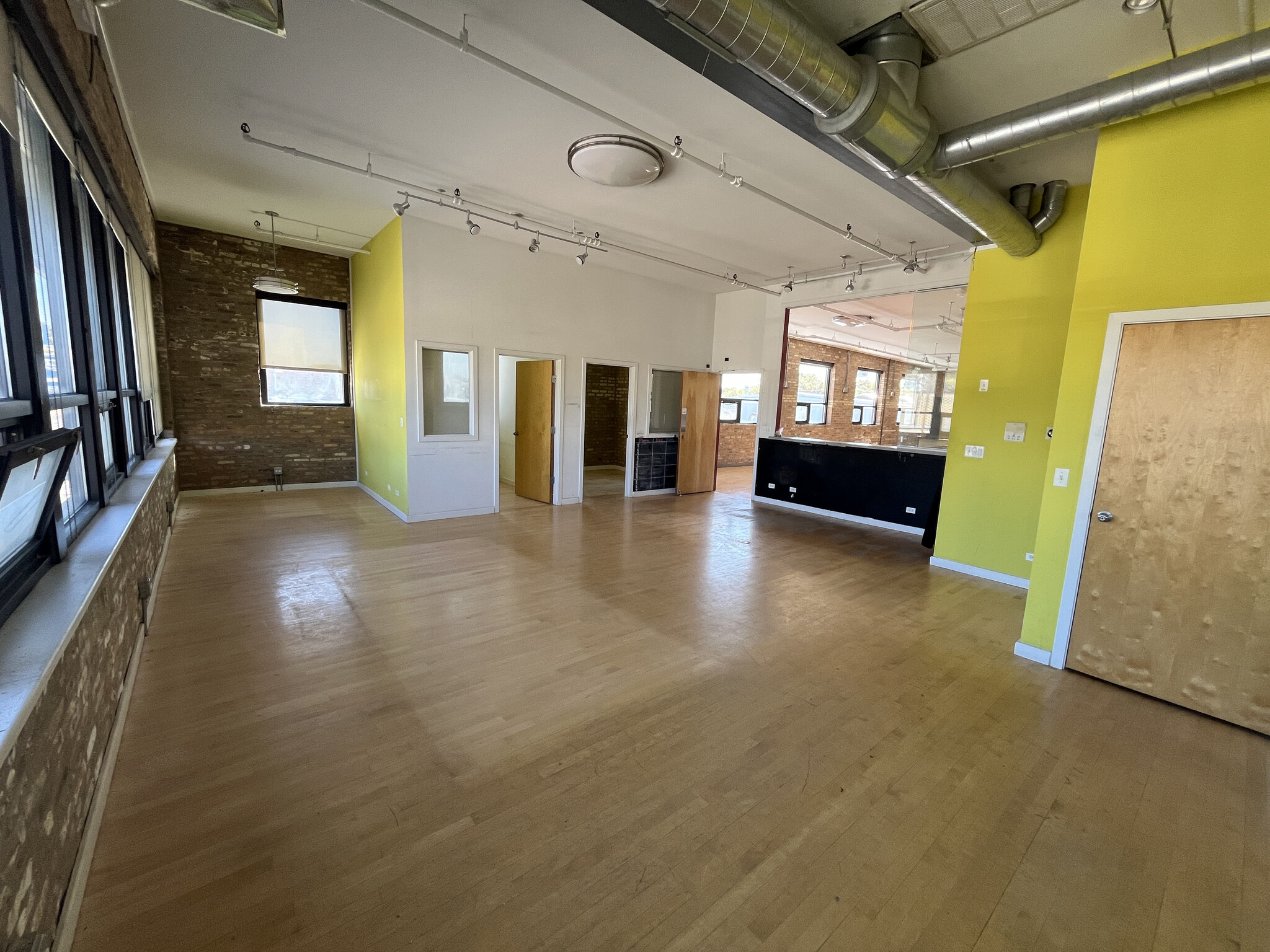 5246 N Elston Ave, Chicago, IL en alquiler Foto del interior- Imagen 1 de 12