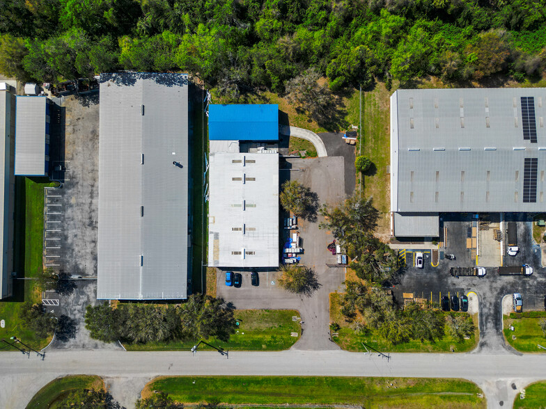 7702 Industrial Ln, Tampa, FL en venta - Foto del edificio - Imagen 2 de 11