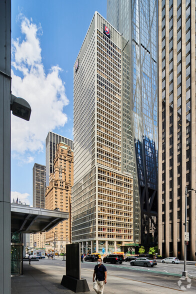 1330 Avenue of the Americas, New York, NY en alquiler - Foto principal - Imagen 1 de 31