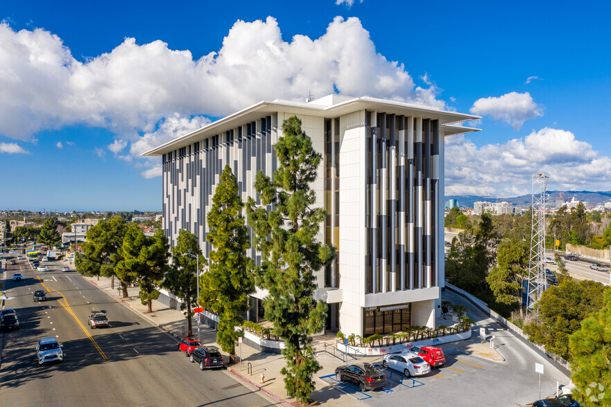 10801 National Blvd, Los Angeles, CA en alquiler - Foto del edificio - Imagen 2 de 17