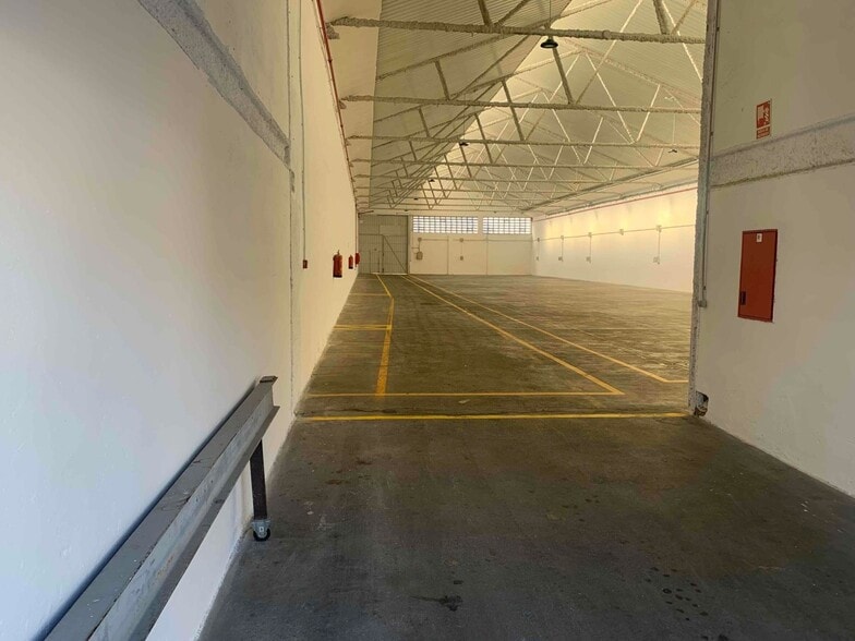 Nave en San Fernando de Henares, Madrid en alquiler - Foto del edificio - Imagen 2 de 2