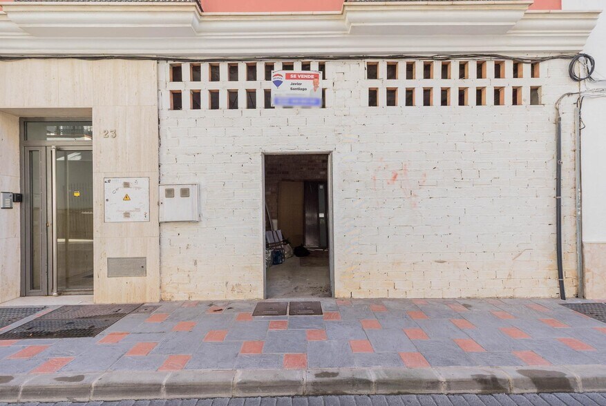 Local en Fuengirola, Málaga en venta - Foto del edificio - Imagen 2 de 28