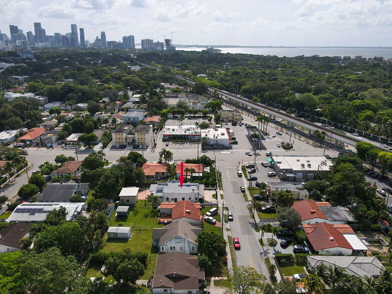 1721 SW 24th Ter, Miami, FL en venta - Foto principal - Imagen 1 de 30