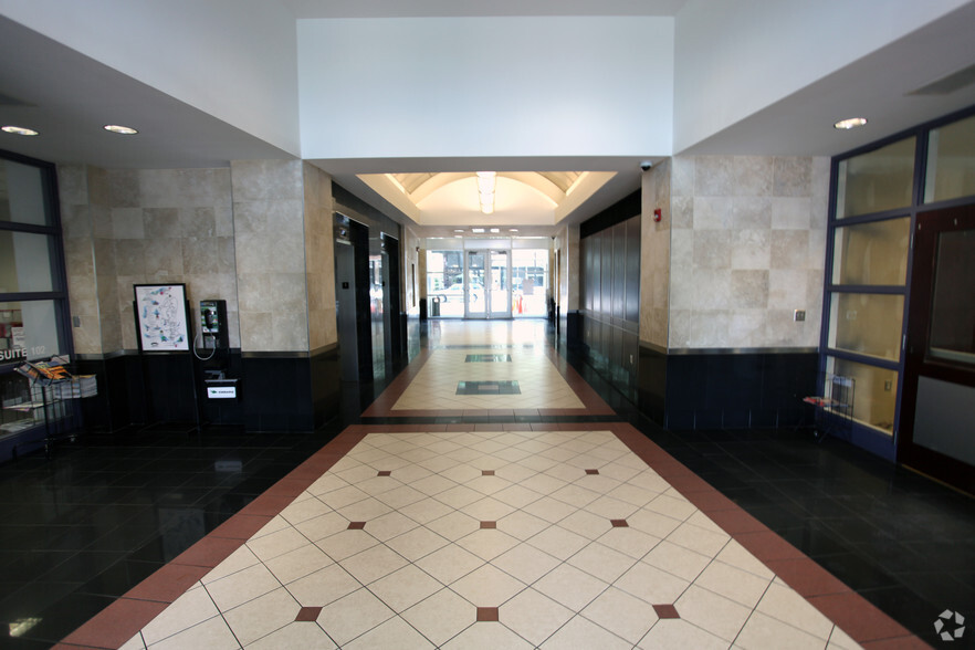 201 Hay St, Fayetteville, NC en alquiler - Lobby - Imagen 2 de 32