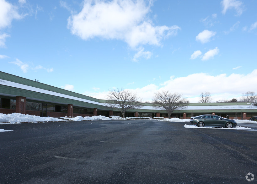 355 Business Center Dr, Horsham, PA en venta - Foto del edificio - Imagen 3 de 5