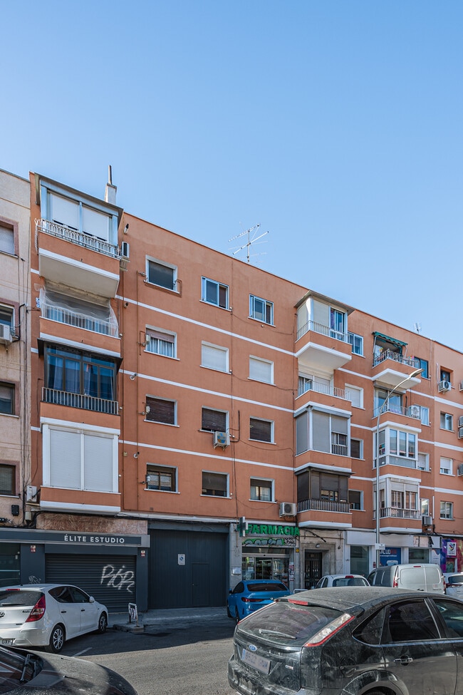 Más detalles de Calle de la Alondra, 49, Madrid - Edificio residencial​ en venta