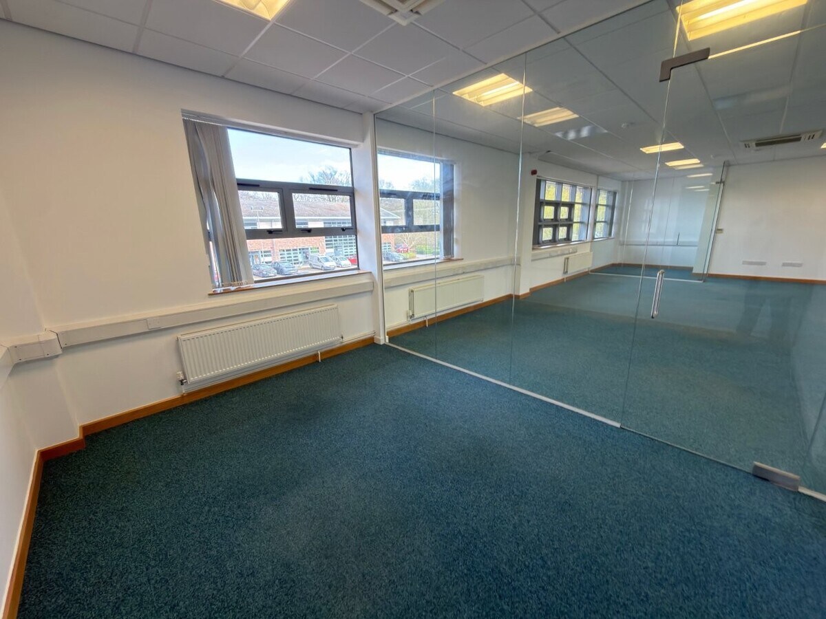 H2 Lake View Dr, Nottingham, NTT NG15 0HT - Unidad 2 & 3 -  - Foto del interior - Image 2 of 5