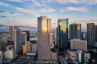 333 SE 2nd Ave, Miami, FL - vista aérea  vista de mapa