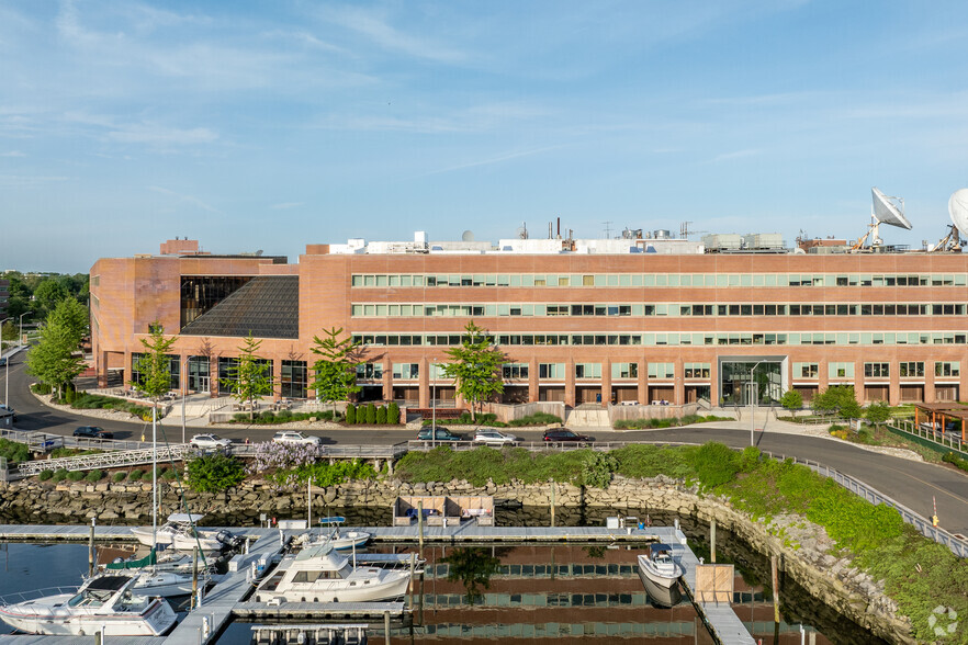 208 Harbor Dr, Stamford, CT en alquiler - Foto del edificio - Imagen 3 de 9