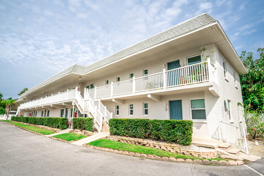 1142 Sunset Point Rd, Clearwater, FL en venta - Foto del edificio - Imagen 1 de 55