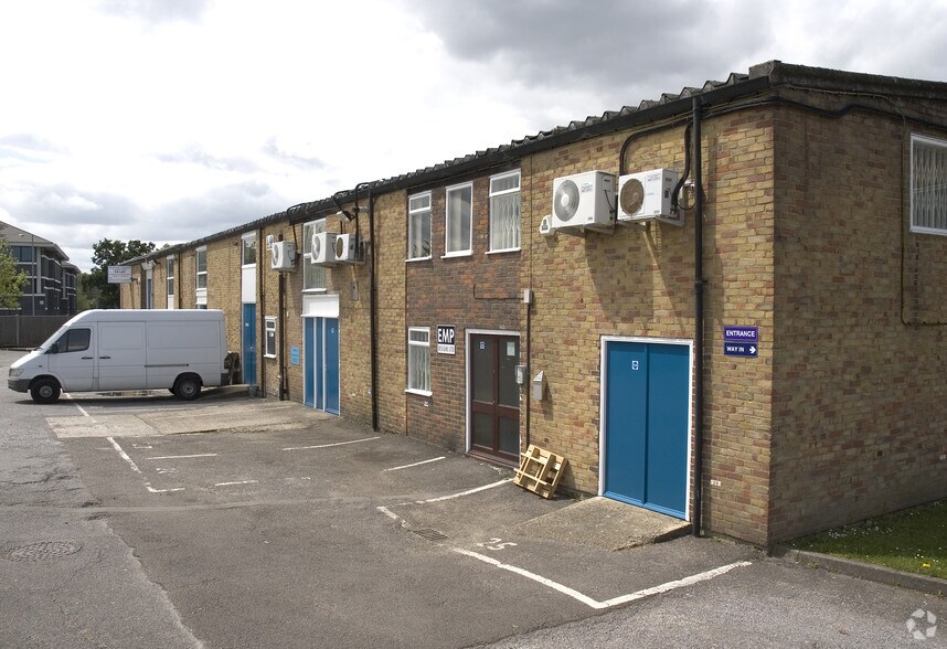 Watchmoor Rd, Camberley en venta - Foto del edificio - Imagen 2 de 11