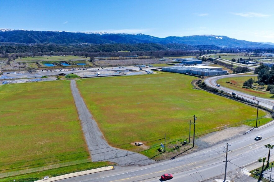 1735 State st, Ukiah, CA en venta - Foto del edificio - Imagen 2 de 9