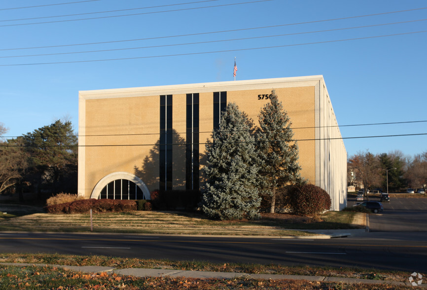 5750 W 95th St, Overland Park, KS en alquiler - Foto del edificio - Imagen 3 de 5