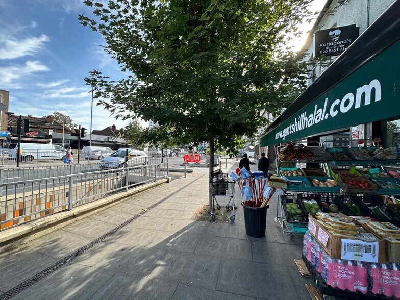 9 Woodford Ave, Ilford en venta - Foto del edificio - Imagen 2 de 27