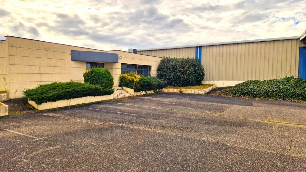 50 Rue Du Mollaret, Saint-Quentin-Fallavier en venta - Foto del edificio - Imagen 2 de 12