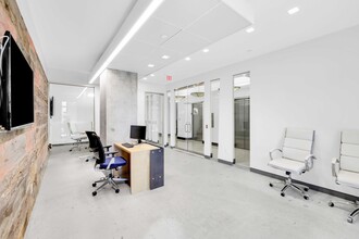 2555 Ponce de Leon Blvd, Coral Gables, FL en alquiler Foto del interior- Imagen 1 de 24